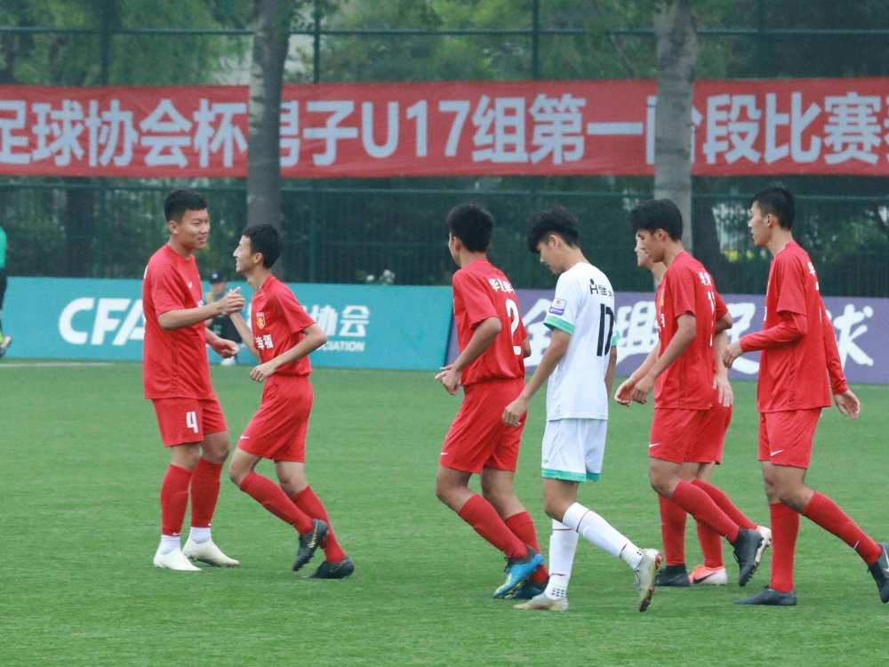  曼城青训小将破门惊艳全场  