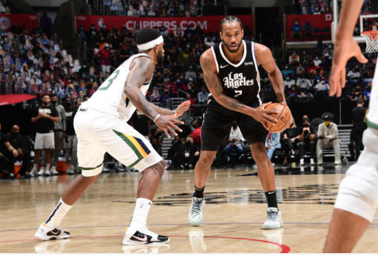 NBA-东契奇压哨绝杀快船，终结对手四连胜登顶西部引热议